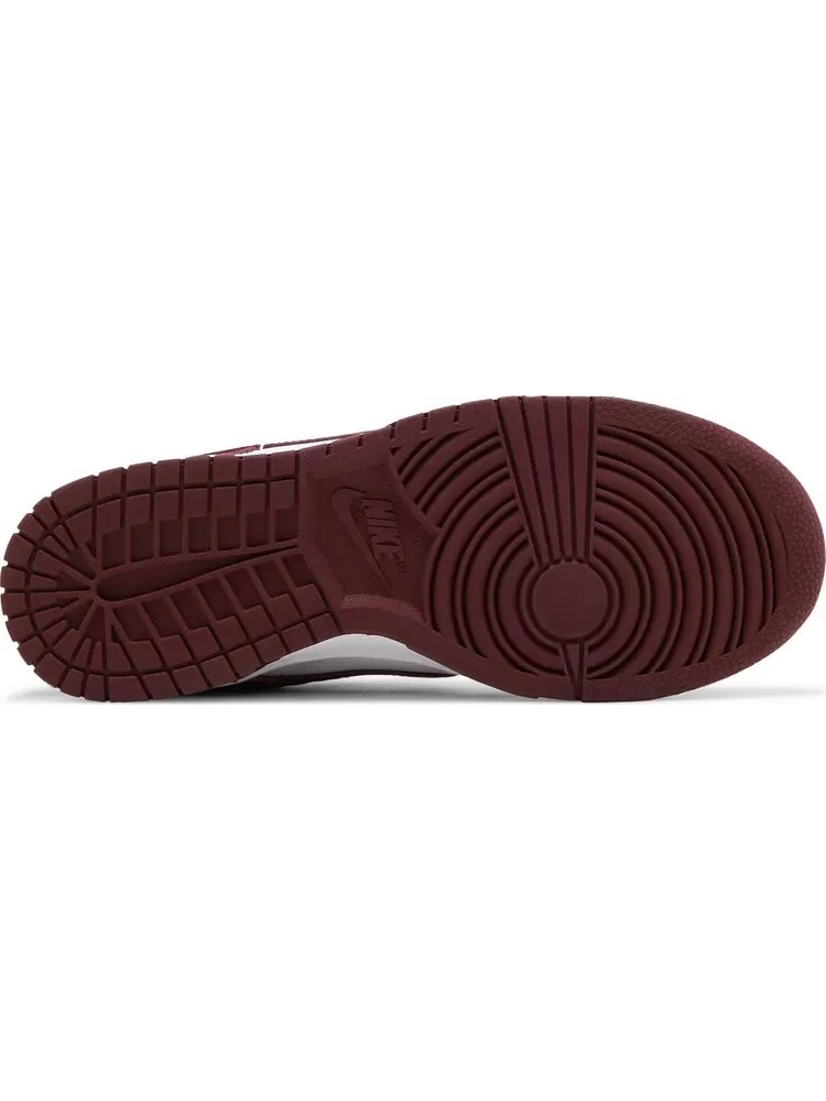 Кроссовки Nike Wmns Dunk Low 'Dark Beetroot' — изображение 4 из 10, красный