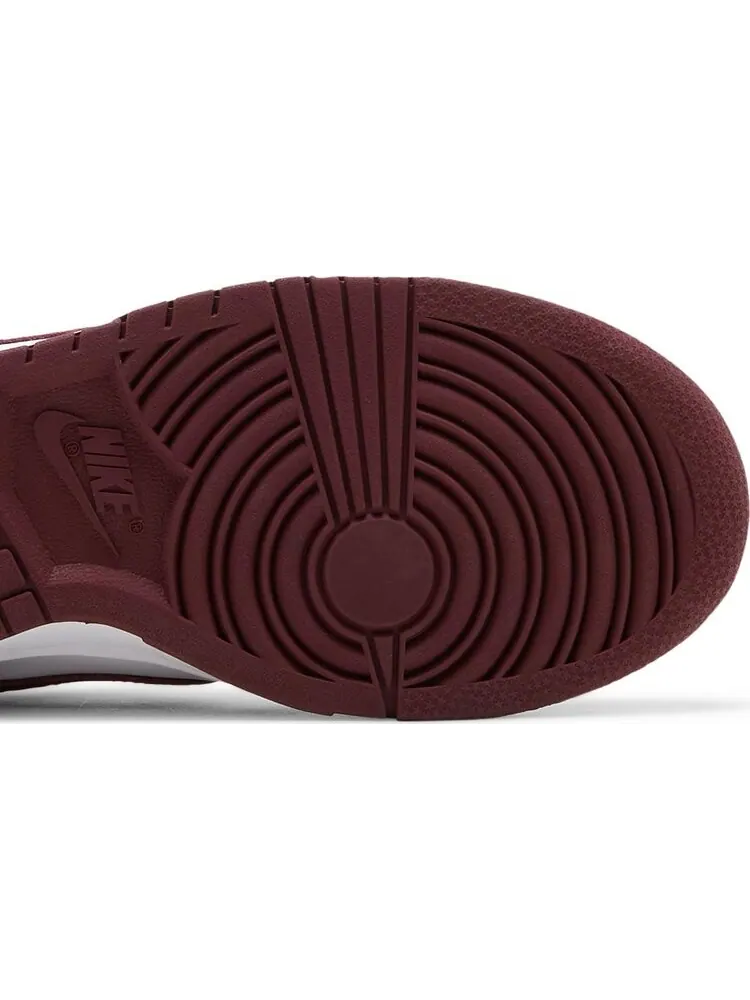Кроссовки Nike Wmns Dunk Low 'Dark Beetroot' — изображение 5 из 10, красный