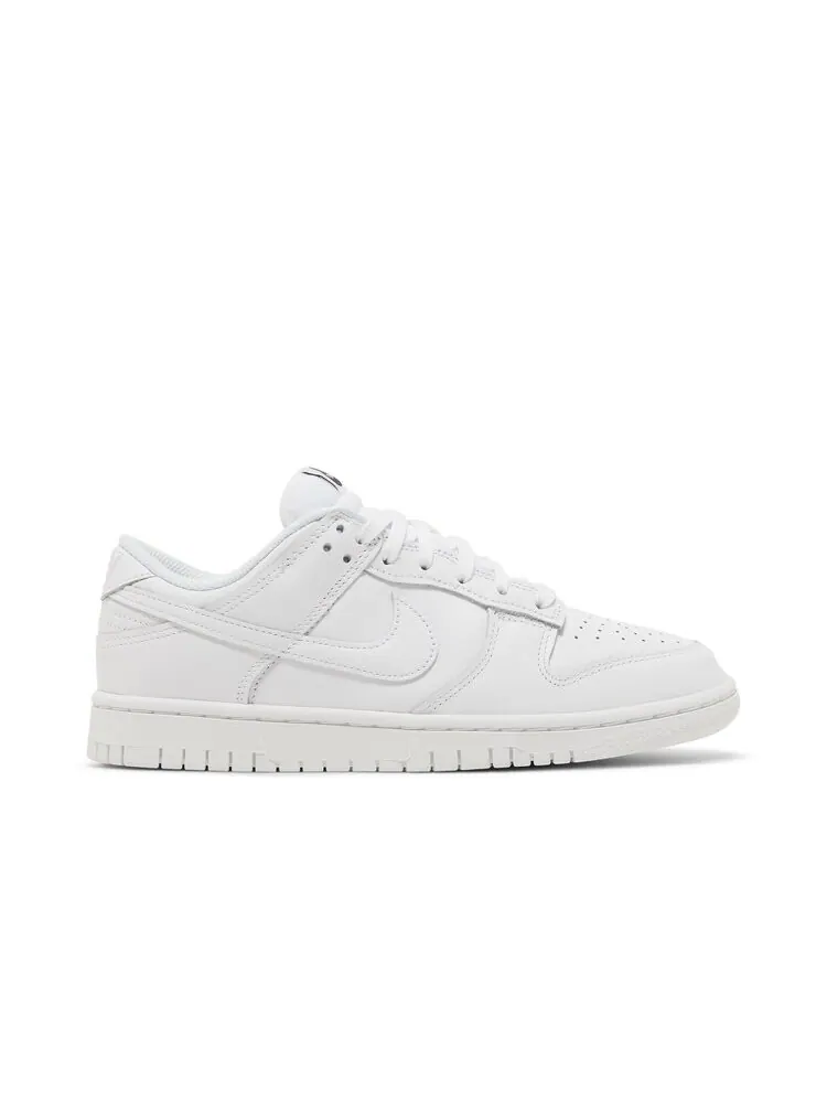 Кроссовки Nike Wmns Dunk Low — изображение 1 из 4, белый