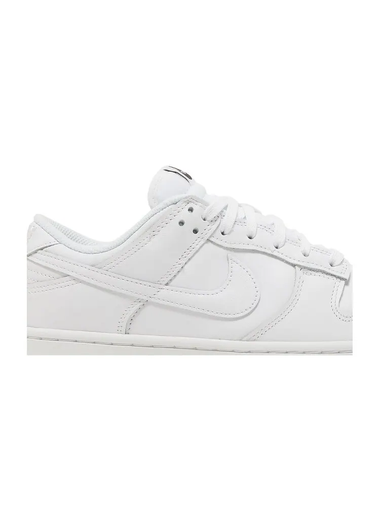 Кроссовки Nike Wmns Dunk Low — изображение 2 из 4, белый