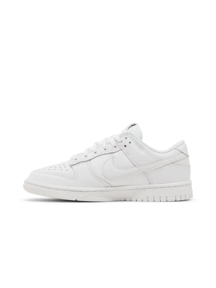 Кроссовки Nike Wmns Dunk Low — изображение 3 из 4, белый