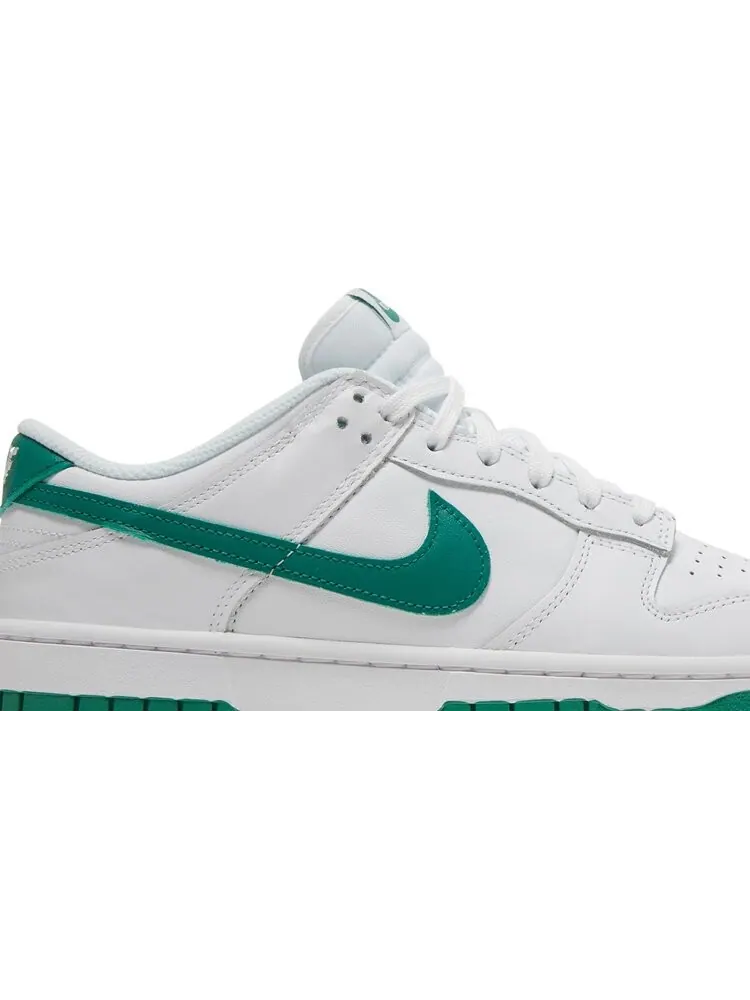 Кроссовки Nike Wmns Dunk Low 'Green Noise' — изображение 2 из 8, белый