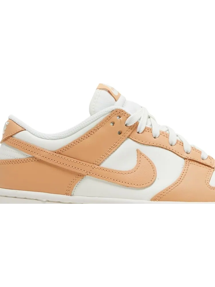 Кроссовки Nike Wmns Dunk Low 'Harvest Moon' — изображение 2 из 8, загар