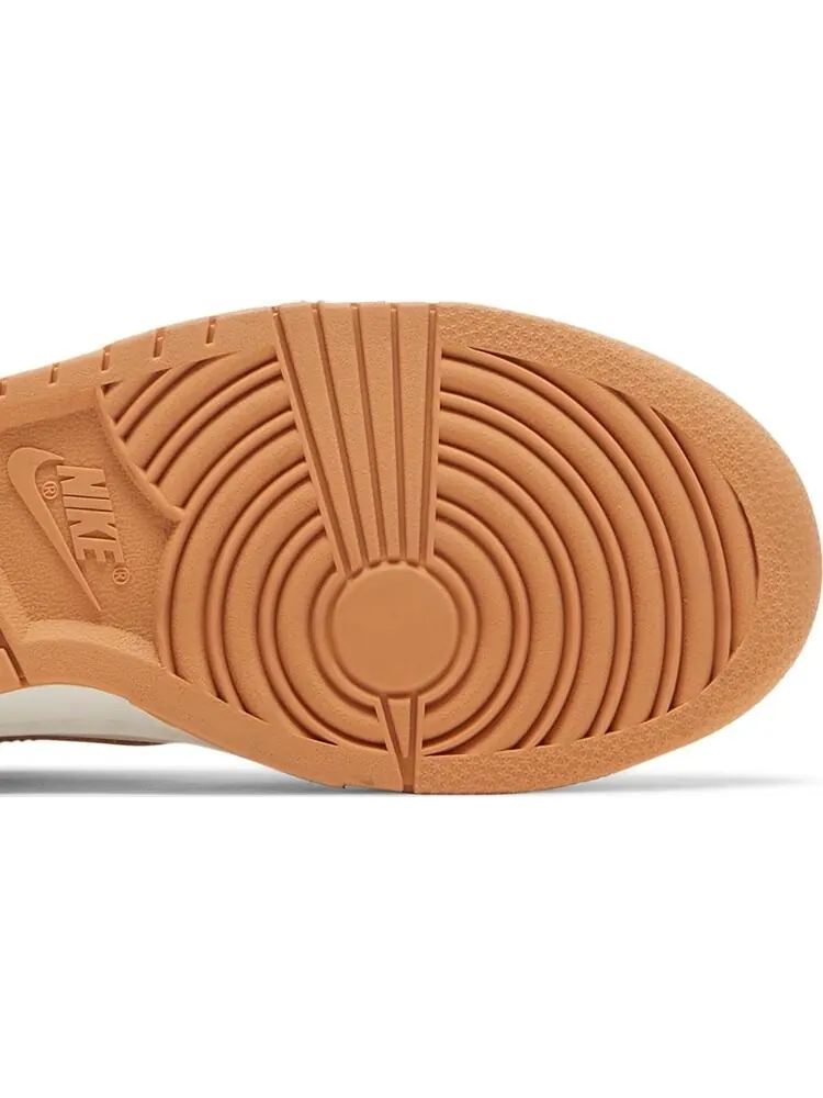 Кроссовки Nike Wmns Dunk Low 'Harvest Moon' — изображение 5 из 8, загар