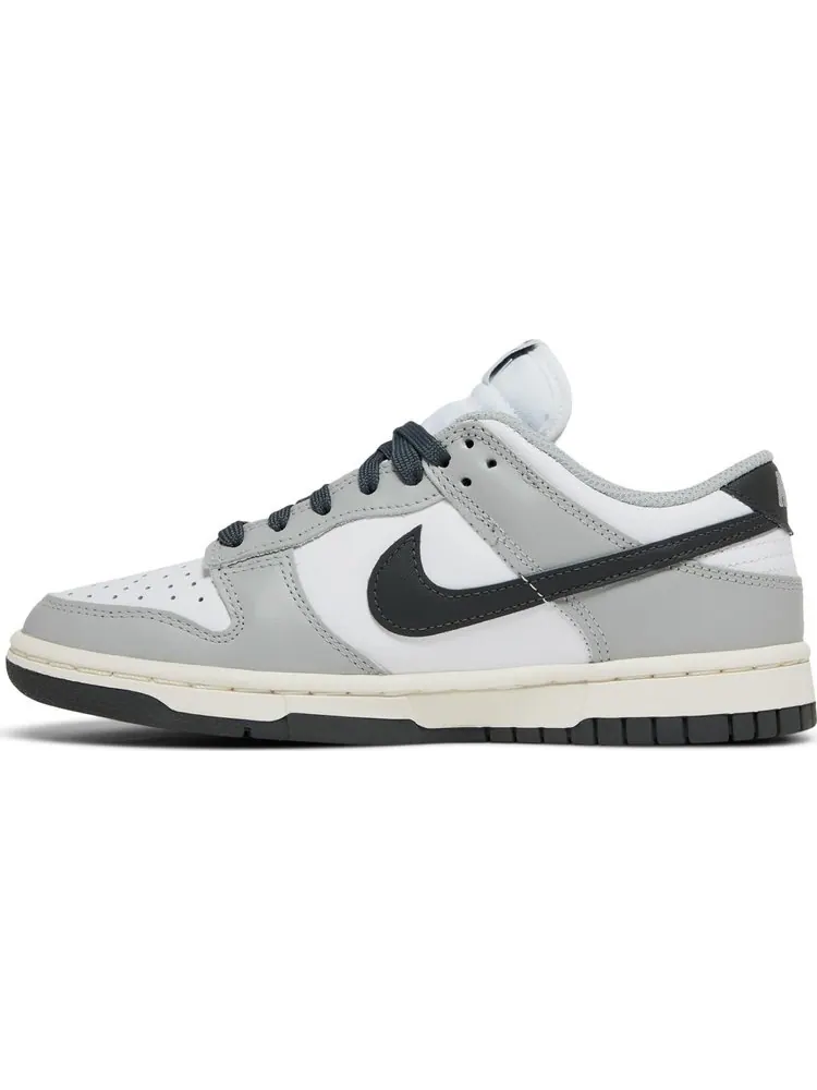 Кроссовки Nike Wmns Dunk Low 'Light Smoke Grey' — изображение 3 из 8, серый