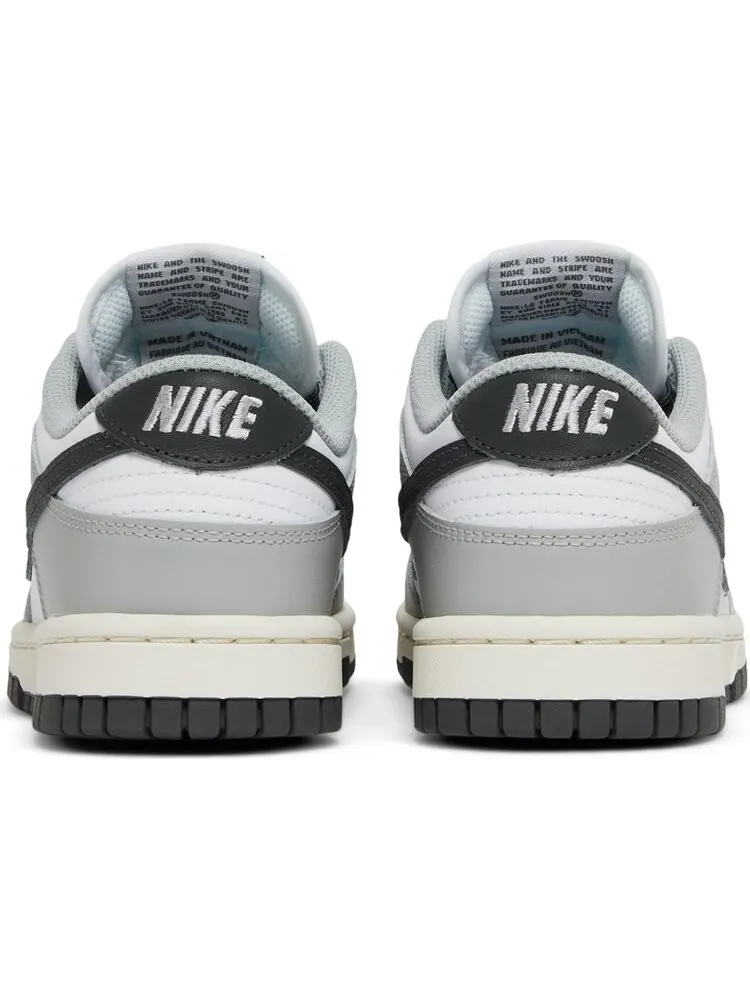 Кроссовки Nike Wmns Dunk Low 'Light Smoke Grey' — изображение 6 из 8, серый