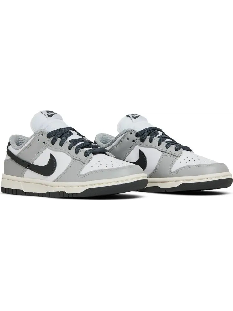 Кроссовки Nike Wmns Dunk Low 'Light Smoke Grey' — изображение 8 из 8, серый
