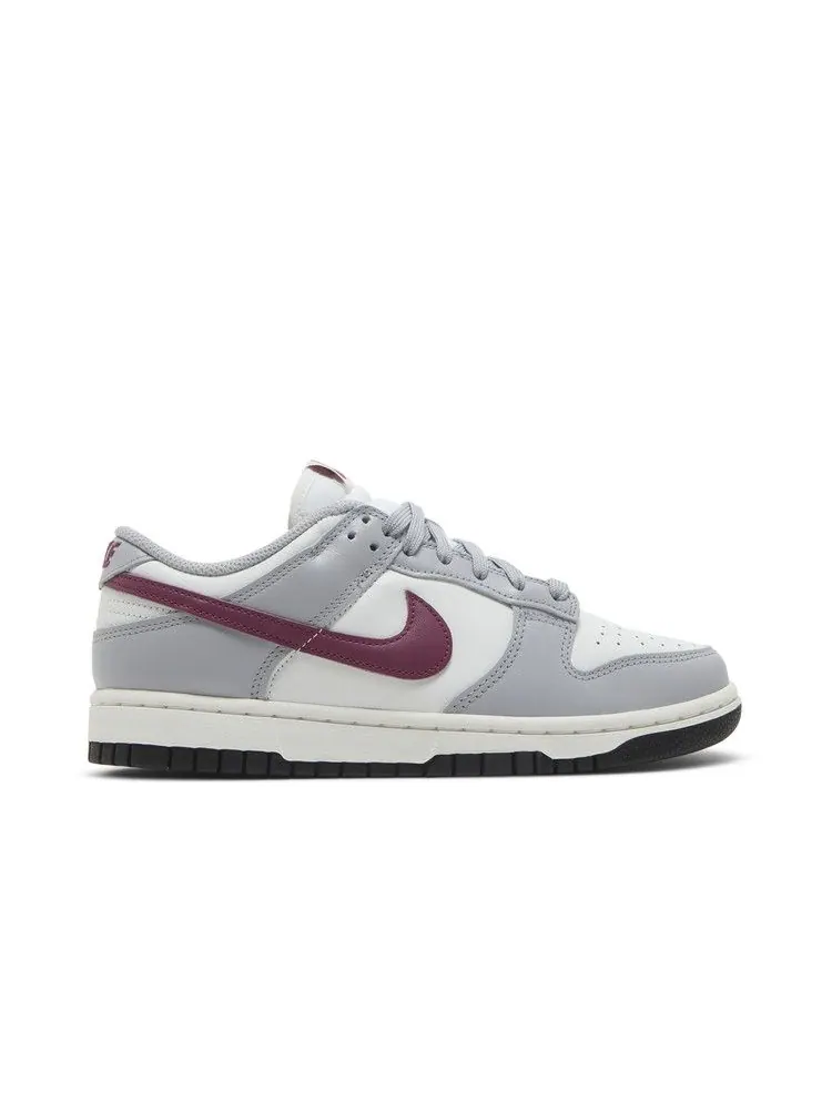 Кроссовки Nike Wmns Dunk Low — изображение 1 из 8, бледный слоновая кость
