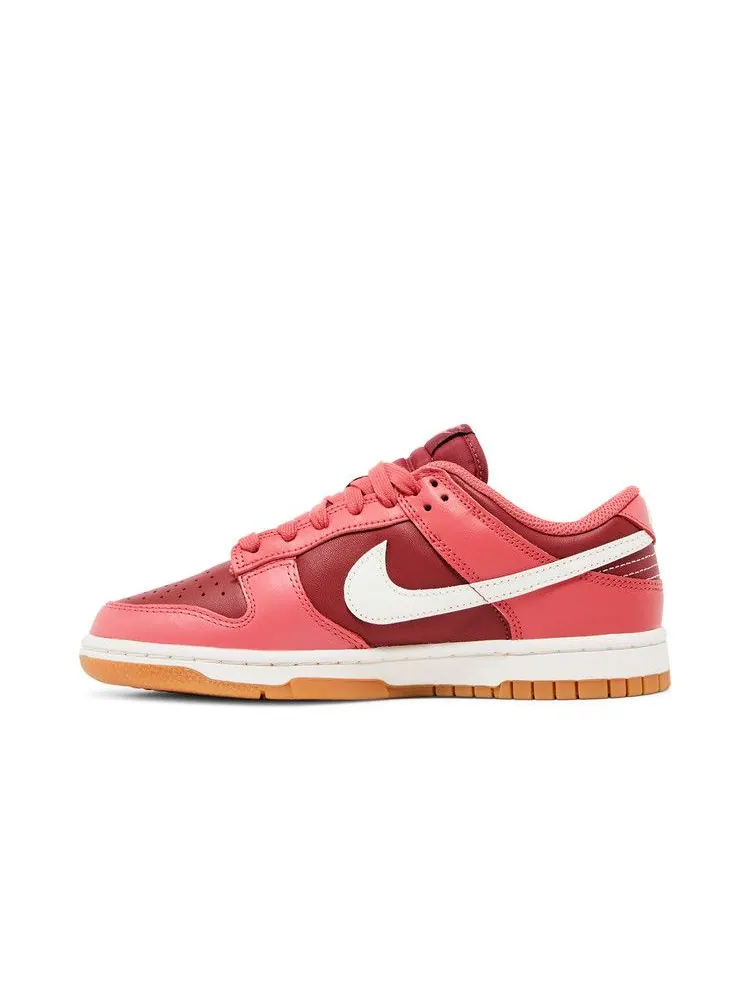 Кроссовки Nike Wmns Dunk Low, Desert Berry — изображение 3 из 8, красный