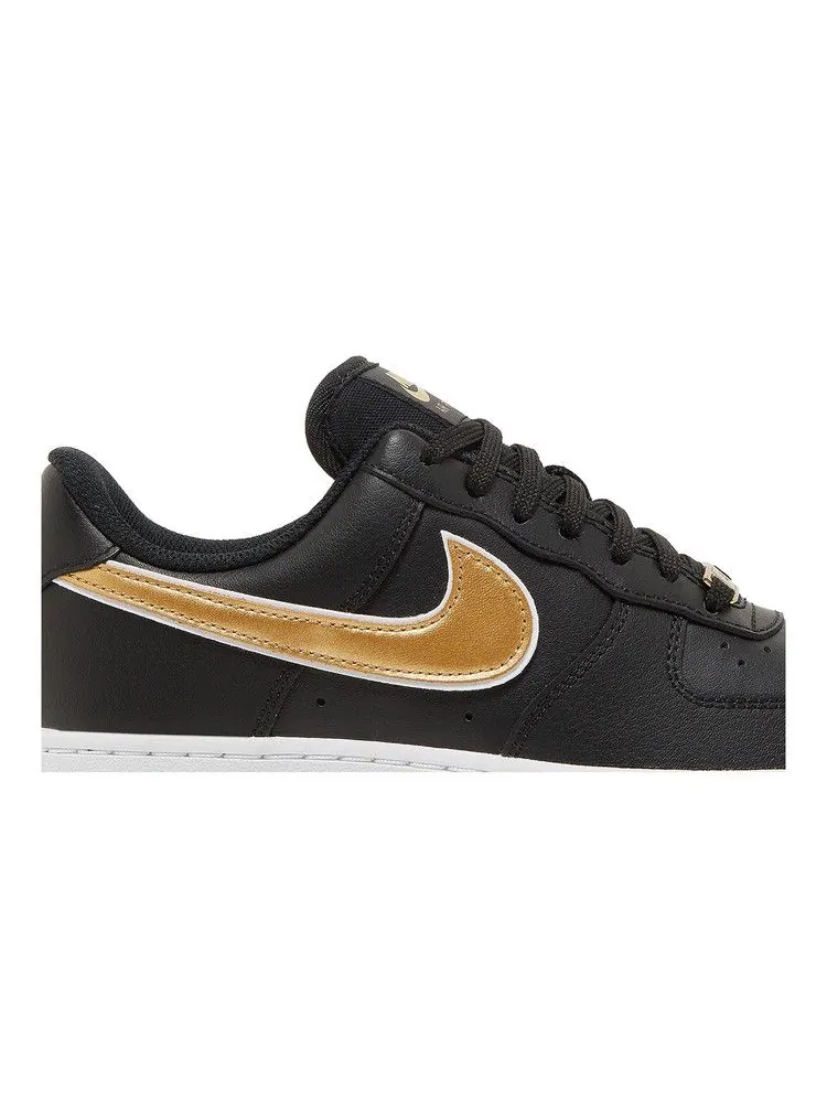 Кроссовки Nike Wmns Air Force 1 '07 Essential 'Black Metallic Gold' — изображение 3 из 9