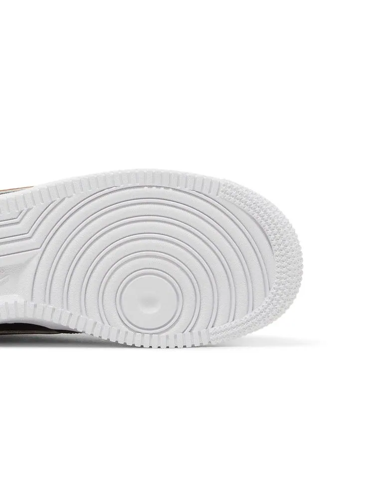 Кроссовки Nike Wmns Air Force 1 '07 Essential 'Black Metallic Gold' — изображение 6 из 9