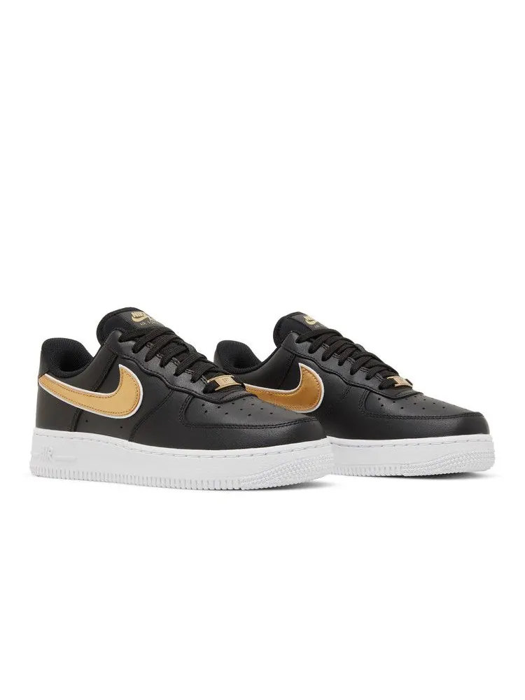 Кроссовки Nike Wmns Air Force 1 '07 Essential 'Black Metallic Gold' — изображение 9 из 9