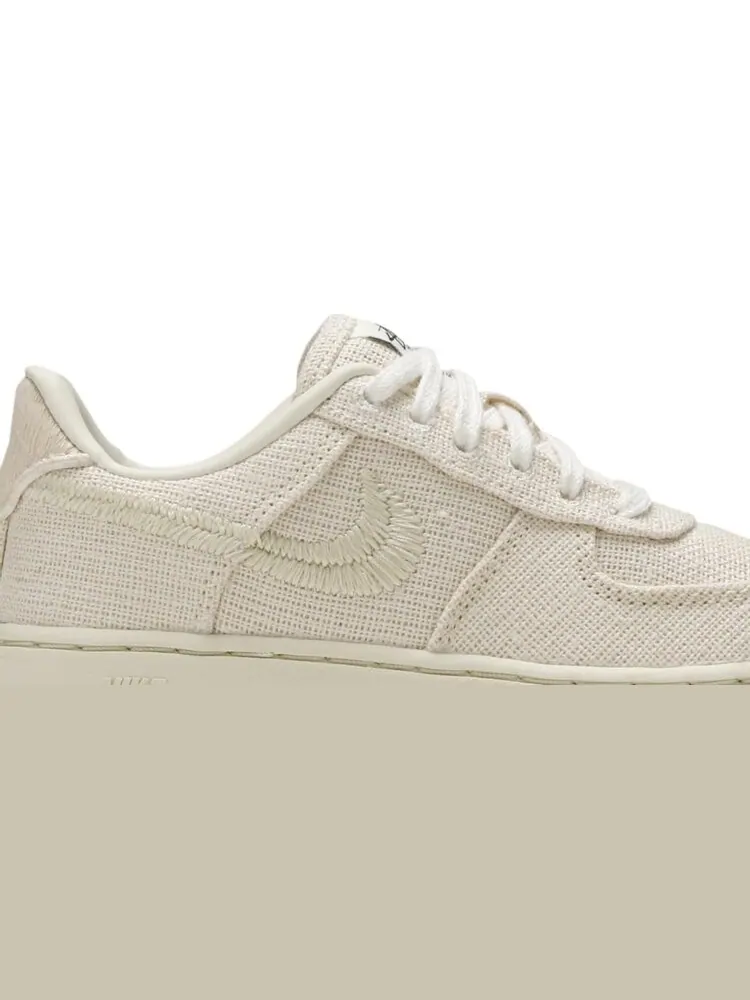 Кроссовки Nike Stussy x Air Force 1 Low PS 'Fossil' — изображение 2 из 8, загар