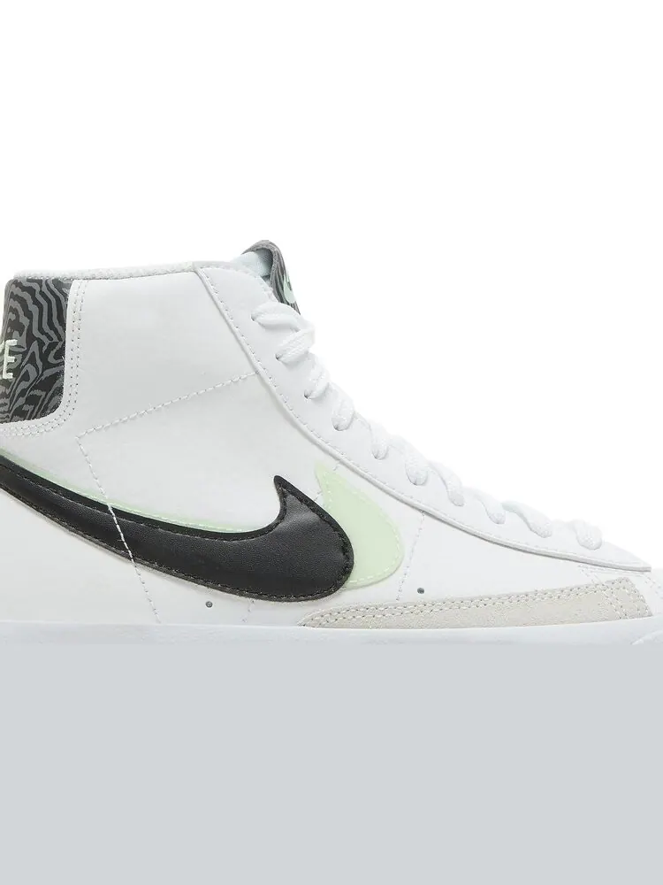 Кроссовки Nike Blazer Mid '77 SE GS 'Double Swoosh - White Vapor Green' — изображение 2 из 8, белый