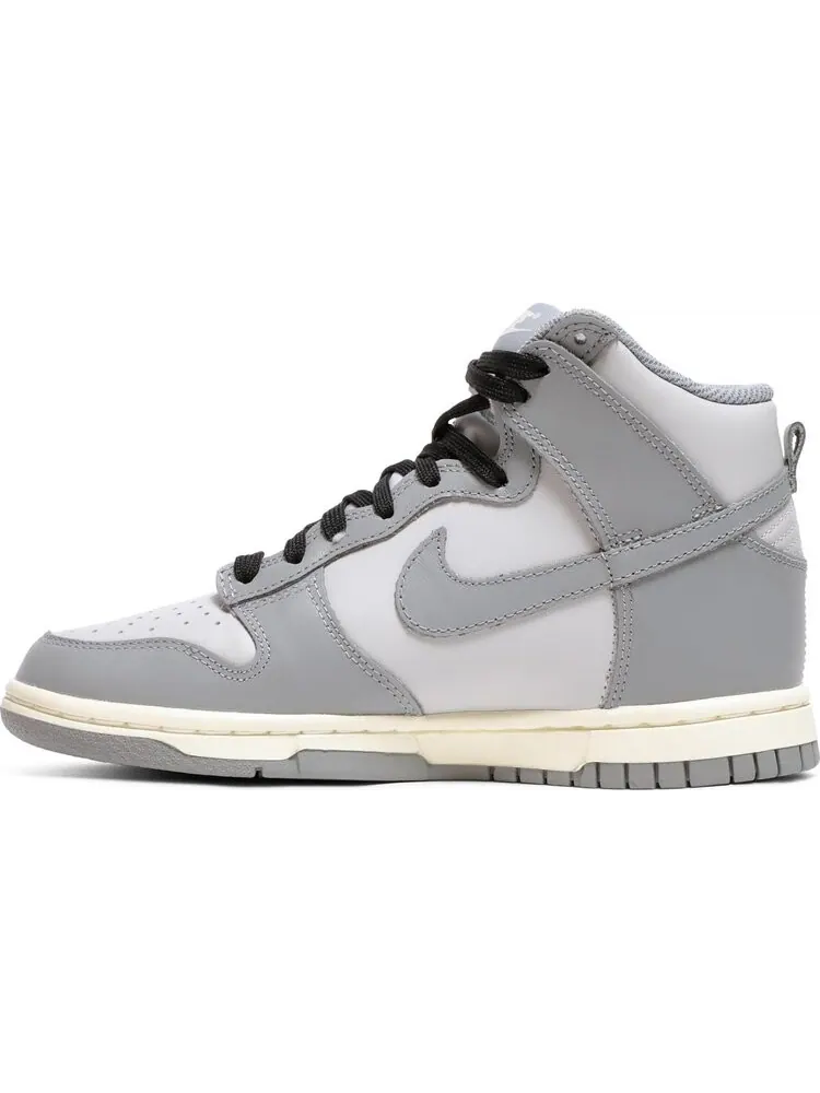 Кроссовки Nike Wmns Dunk High 'Aged Grey' — изображение 3 из 10, серый
