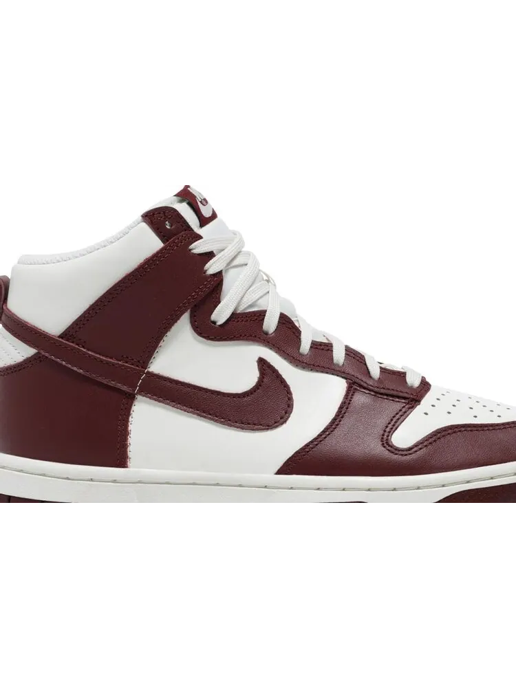 Кроссовки Nike Wmns Dunk High 'Team Red' — изображение 2 из 8, красный