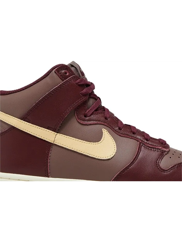Кроссовки Wmns Dunk High 'Plum Eclipse' — изображение 2 из 4, красный