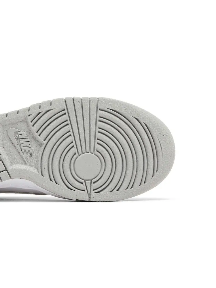 Кроссовки Nike Wmns Dunk Low Next Nature 'Light Smoke Grey' — изображение 6 из 9, белый/светлый серый