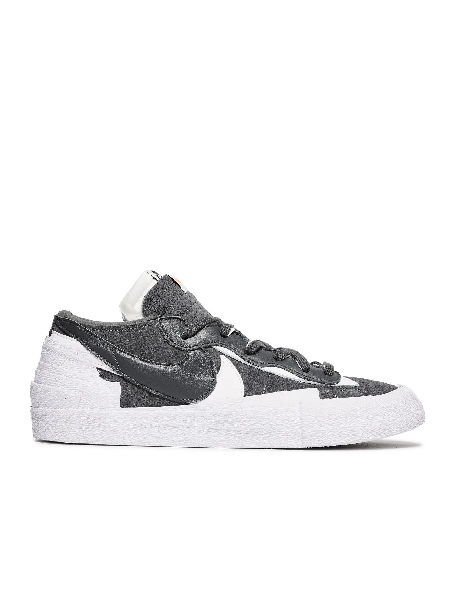 Кроссовки Nike x Sacai Blazer Low 'Iron Grey' — изображение 1 из 5, серый