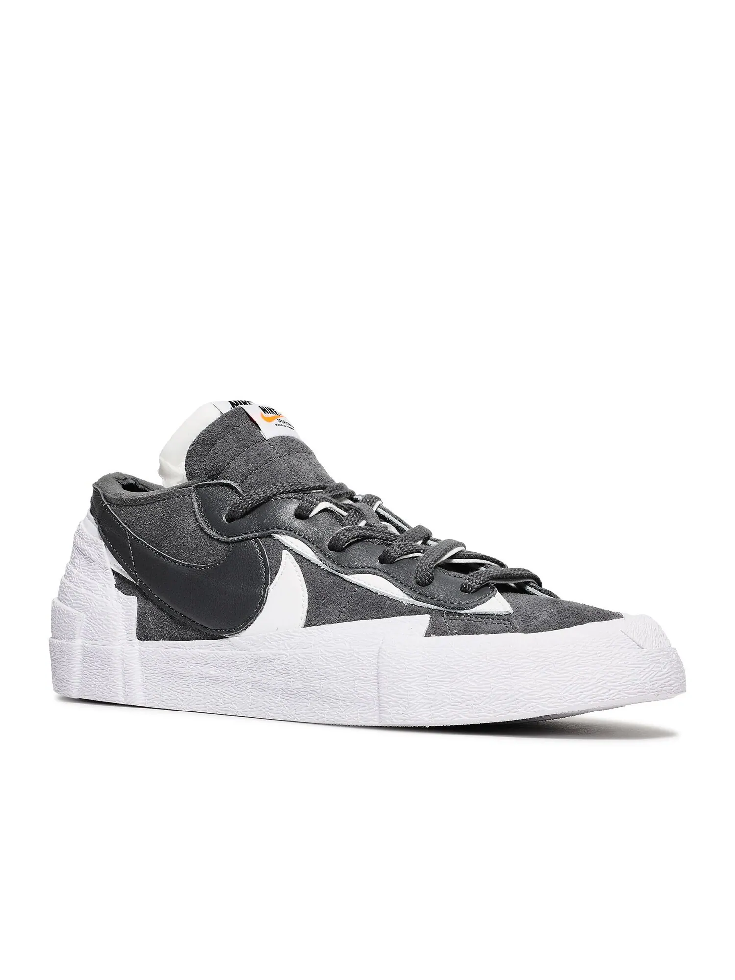 Кроссовки Nike x Sacai Blazer Low 'Iron Grey' — изображение 2 из 5, серый