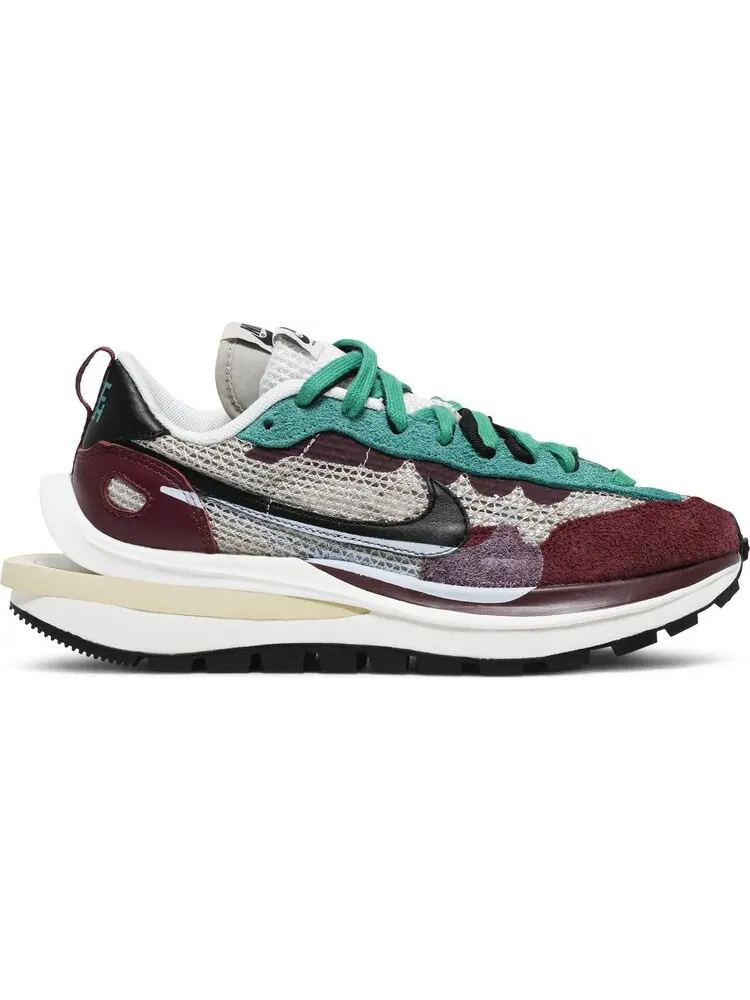 Кроссовки Nike sacai x VaporWaffle SP 'Villain Red' — изображение 1 из 8, красный