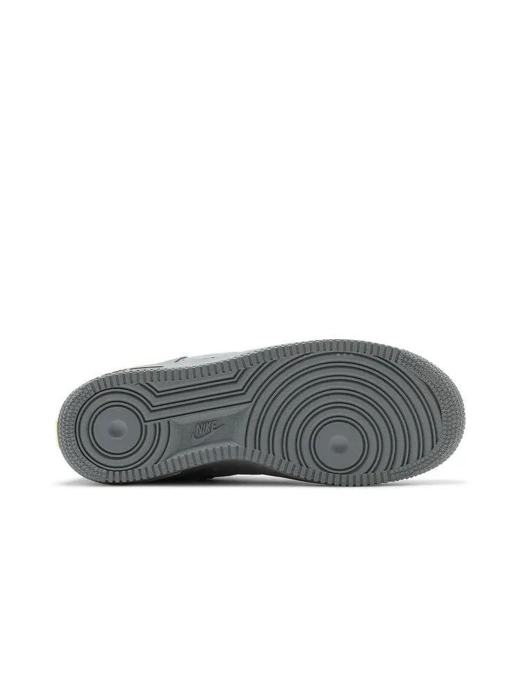 Кроссовки Nike Air Force 1 '07 LV8 GS 'Particle Grey Volt' — изображение 5 из 9, серый/серый