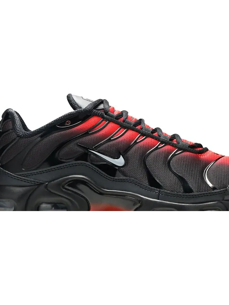 Кроссовки Nike Air Max Plus GS 'Black Crimson' — изображение 2 из 8, черный