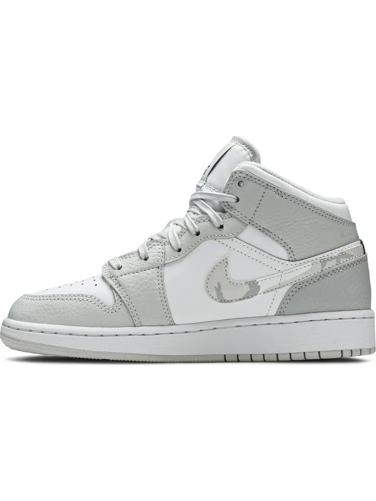 Кроссовки Air Jordan 1 Mid SE GS Swoosh Logo - Grey Camo — изображение 3 из 8, белый