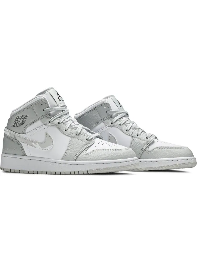Кроссовки Air Jordan 1 Mid SE GS Swoosh Logo - Grey Camo — изображение 8 из 8, белый