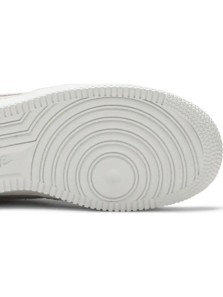 Кроссовки Nike Wmns Air Force 1 '07 'Coconut Milk' — изображение 5 из 8, бежевый