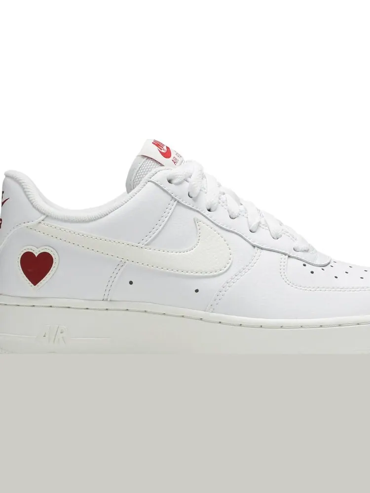 Кроссовки Nike Air Force 1 Low 'Valentine's Day 2021' — изображение 2 из 8, белый