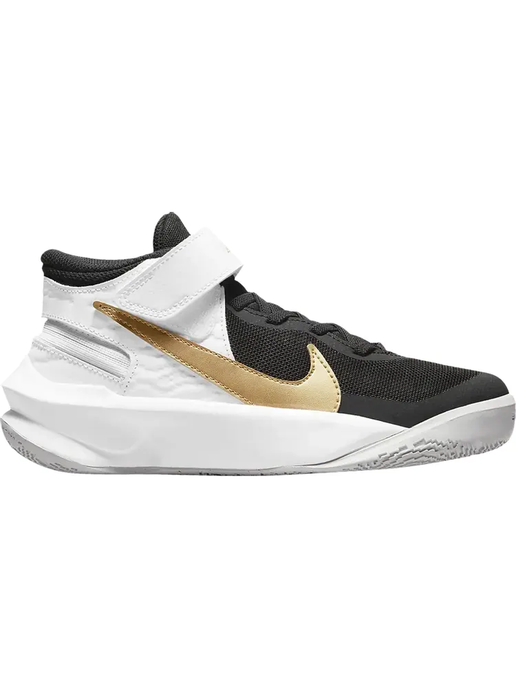 Кроссовки Nike Team Hustle D10 FlyEase GS 'Black White Metallic Gold' — изображение 1 из 1, черный