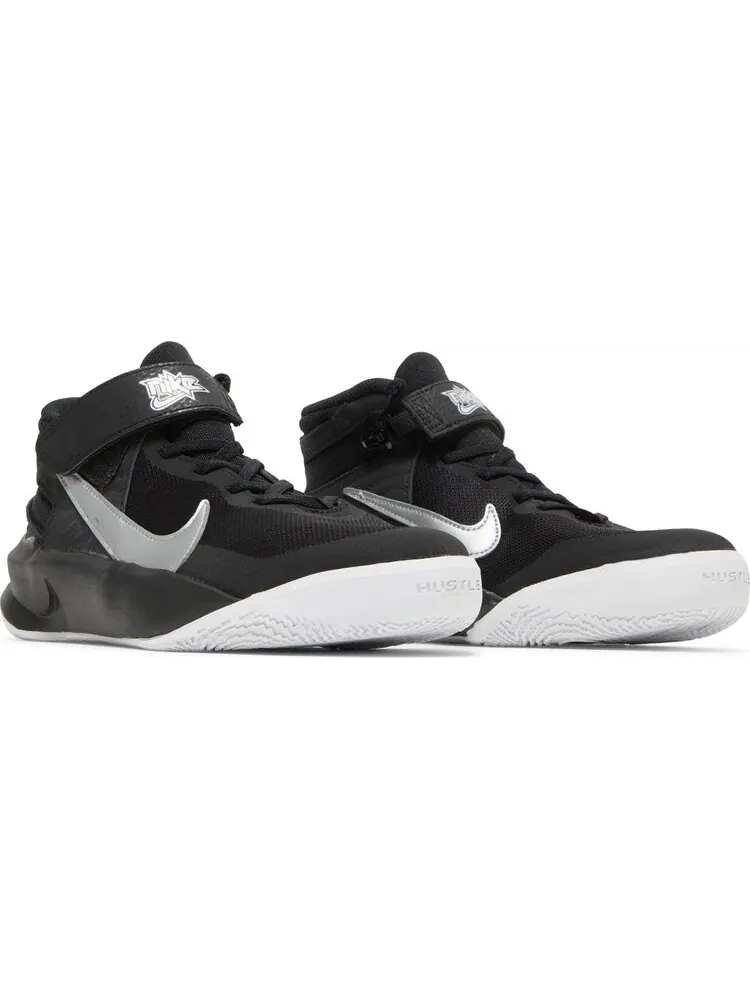 Кроссовки Nike Team Hustle D10 FlyEase GS 'Black Metallic Silver' — изображение 8 из 8, черный