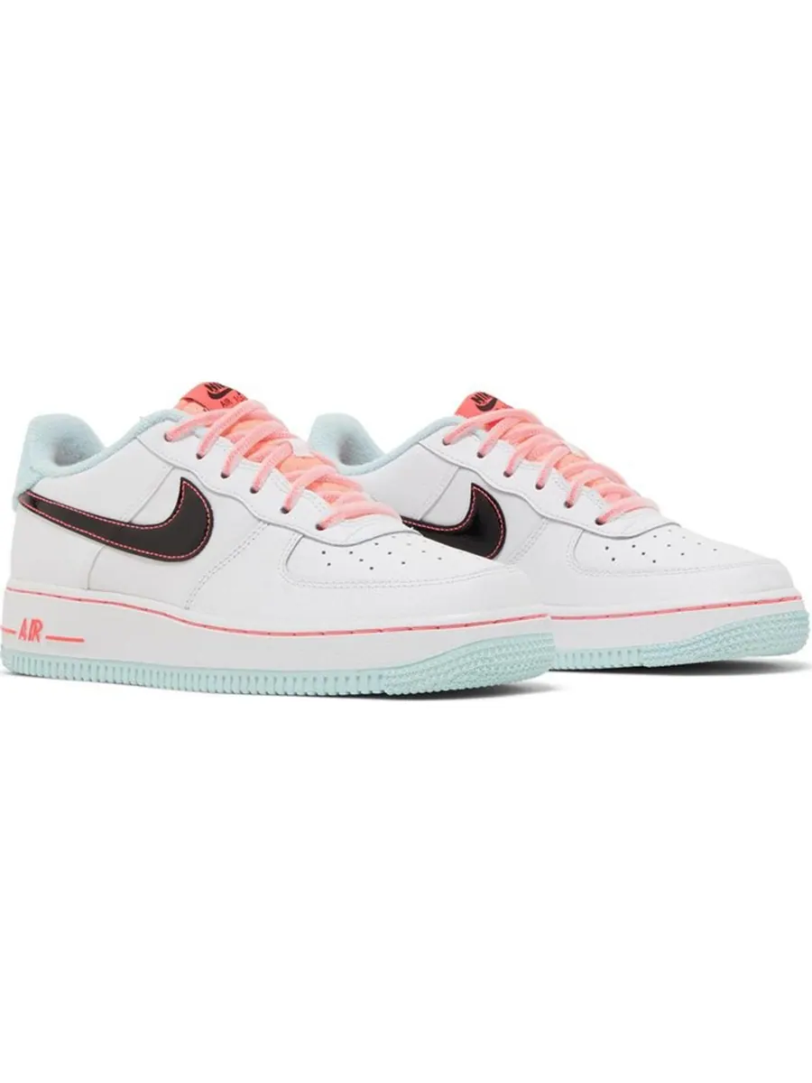 Кроссовки Nike Air Force 1 '07 LV8 GS 'White Atomic Pink' — изображение 2 из 4, белый/мультиколор