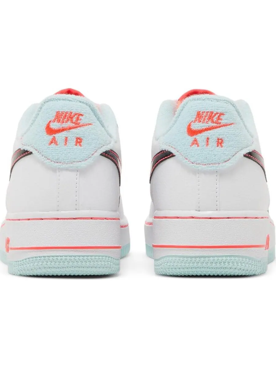 Кроссовки Nike Air Force 1 '07 LV8 GS 'White Atomic Pink' — изображение 3 из 4, белый/мультиколор