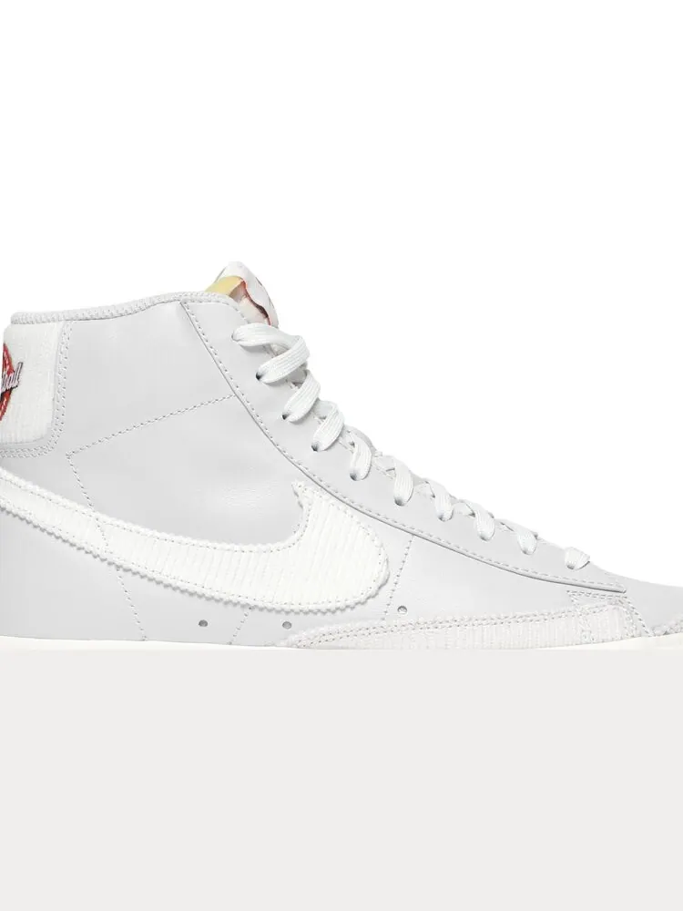 Кроссовки Nike Blazer Mid '77 EMB 'Vast Grey' — изображение 2 из 8, серый