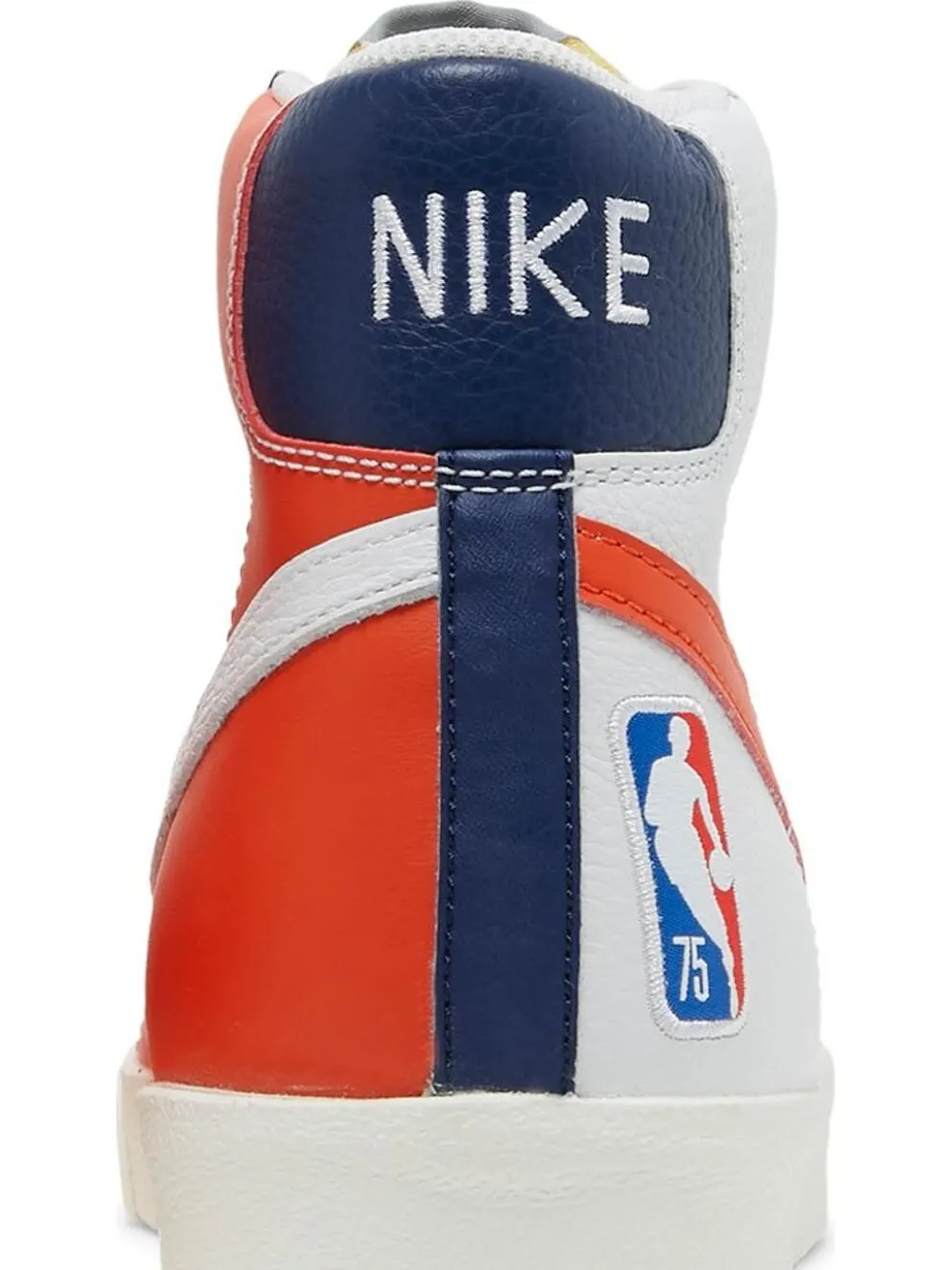 Кроссовки Nike NBA x Blazer Mid '77 EMB '75th Anniversary - Knicks' — изображение 7 из 8, белый