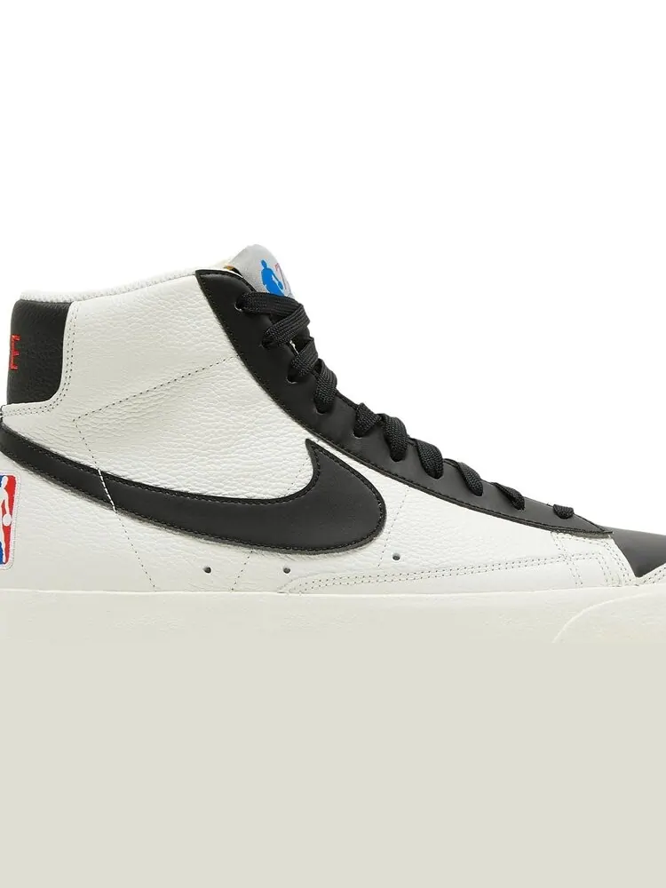 Кроссовки Nike NBA x Blazer Mid '77 EMB '75th Anniversary - Trail Blazers' — изображение 2 из 8, белый