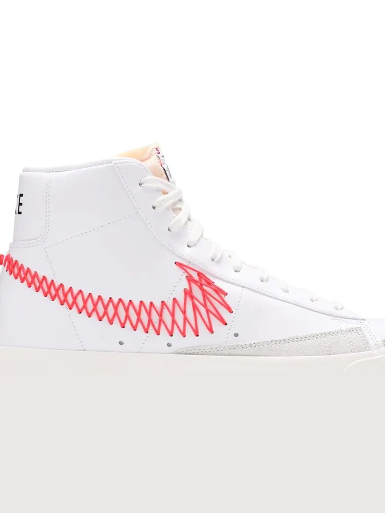 Кроссовки Nike Blazer Mid '77 Vintage 'Double Zig Zag Stitched Swoosh' — изображение 2 из 8, белый