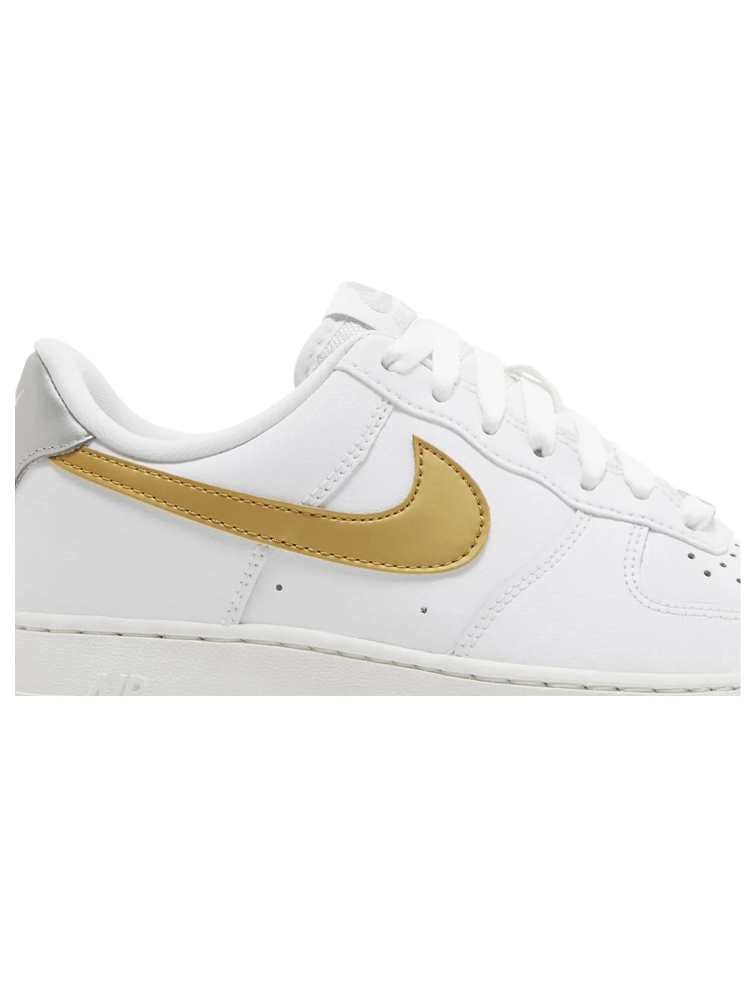 Кроссовки Nike Wmns Air Force 1 '07 'White Metallic Gold' — изображение 2 из 8, белый