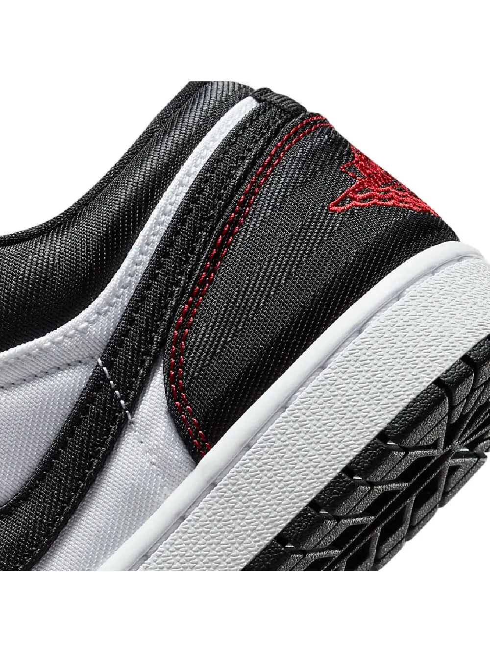 Кроссовки Nike Air Jordan 1 Low SE — изображение 7 из 8, черный/белый