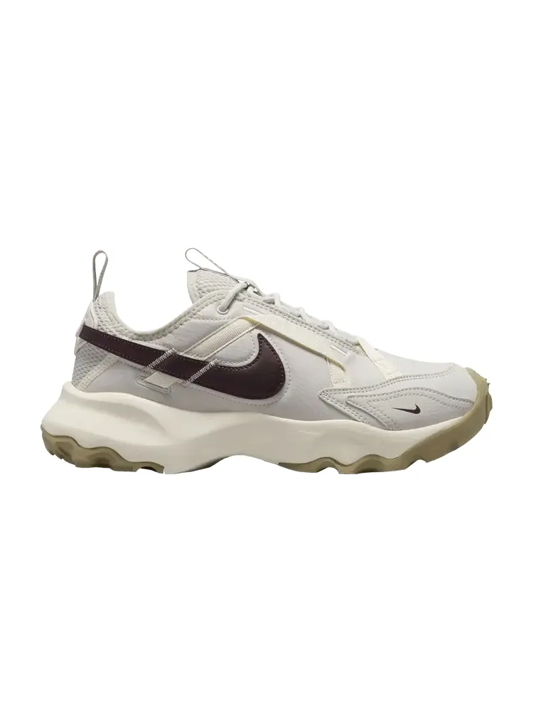 Кроссовки Nike Wmns TC 7900 — изображение 1 из 1, бежевый