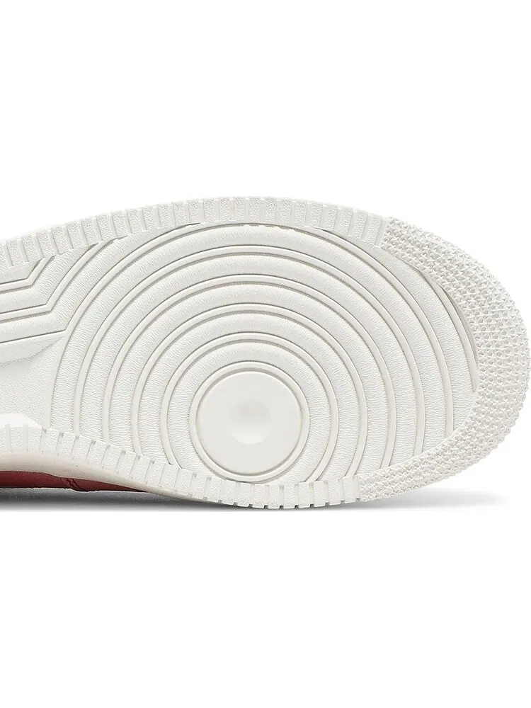 Кроссовки Nike Air Force 1 '07 LV8 'Dusty Red' — изображение 5 из 8, красный