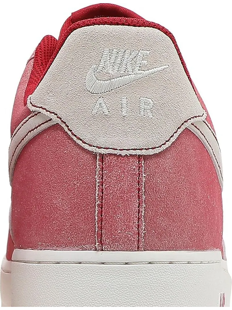 Кроссовки Nike Air Force 1 '07 LV8 'Dusty Red' — изображение 7 из 8, красный
