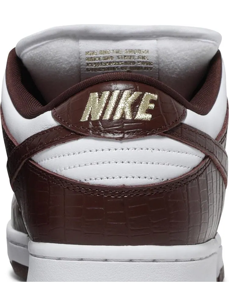 Кроссовки Nike Supreme x Dunk Low OG SB QS 'Barkroot Brown' — изображение 7 из 8, коричневый