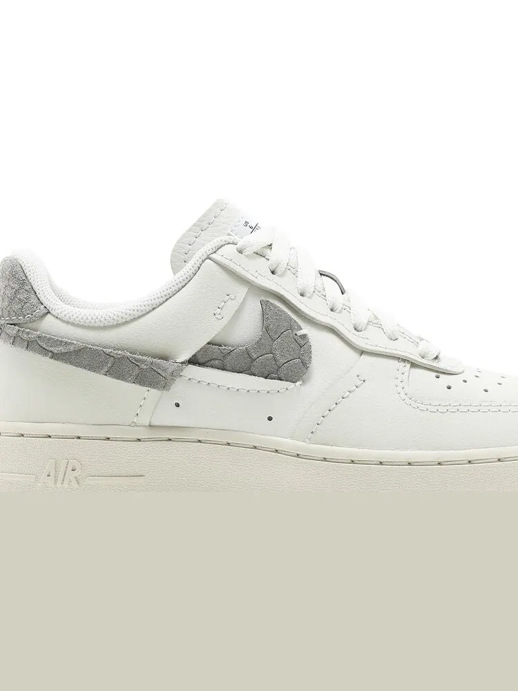 Женские кроссовки Nike Air Force 1 LXX 'Sea Glass Python' — изображение 2 из 8, бежевый
