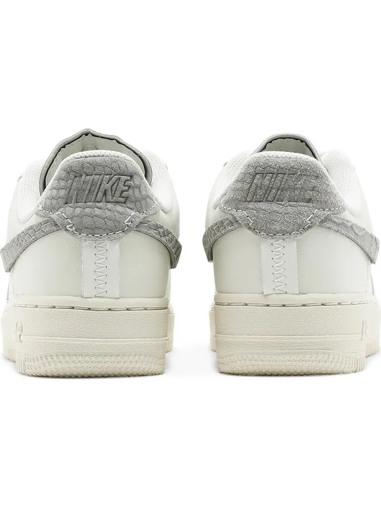 Женские кроссовки Nike Air Force 1 LXX 'Sea Glass Python' — изображение 6 из 8, бежевый