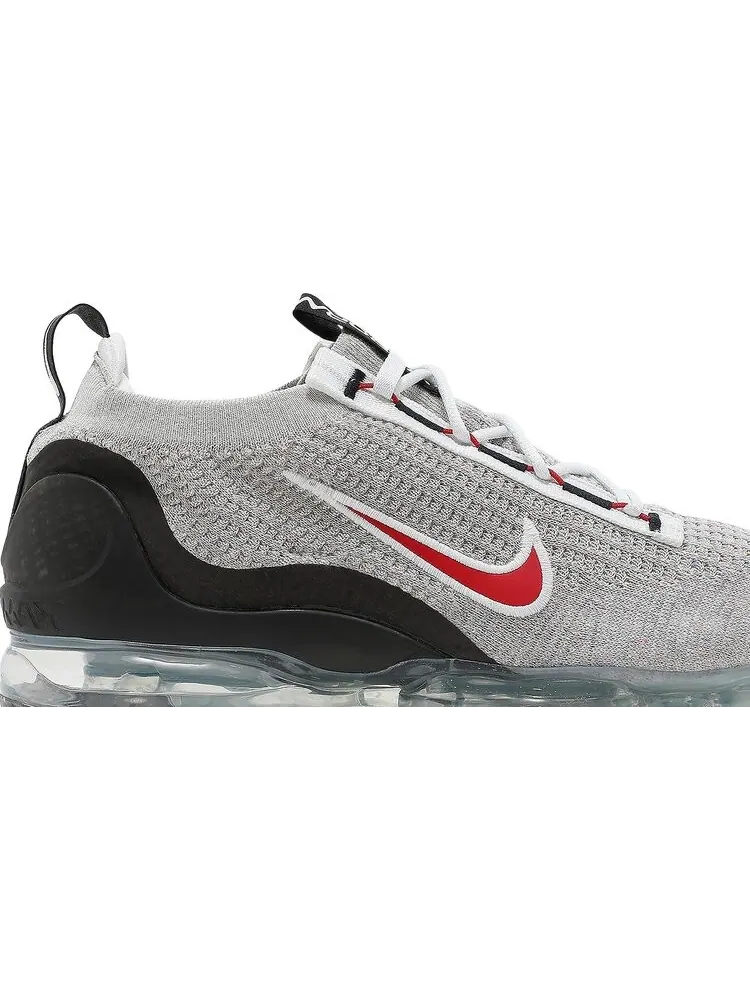 Кроссовки Nike Air Vapormax 2021 Flyknit 'Light Bone University Red' — изображение 2 из 8, бежевый