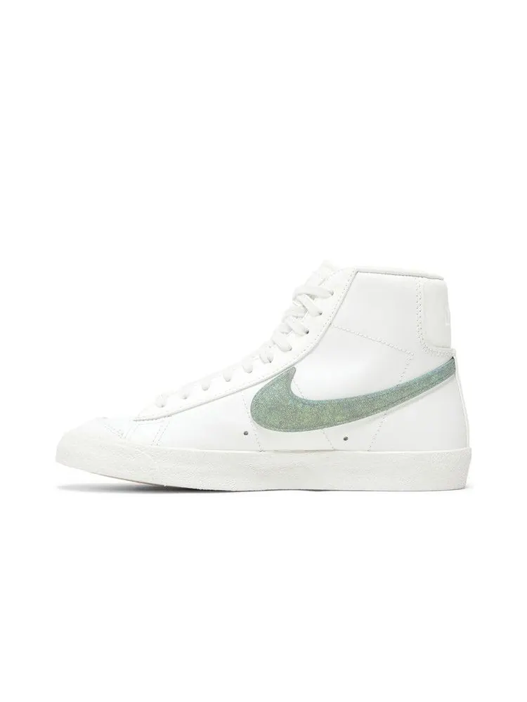 Кроссовки Nike Wmns Blazer Mid '77 Essential 'Glitter Swoosh - Dusty Sage' — изображение 4 из 9, белый/серый/белый