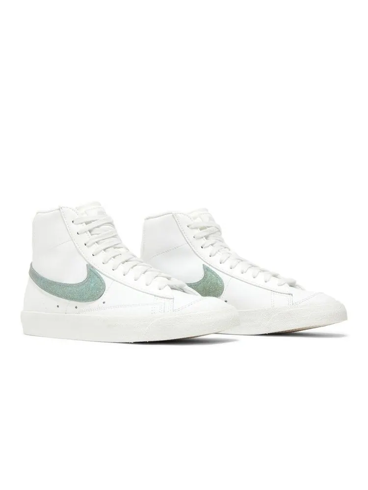 Кроссовки Nike Wmns Blazer Mid '77 Essential 'Glitter Swoosh - Dusty Sage' — изображение 9 из 9, белый/серый/белый